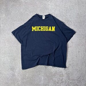 Vintage 00s Gildan Michigan Wolverines graphic tee